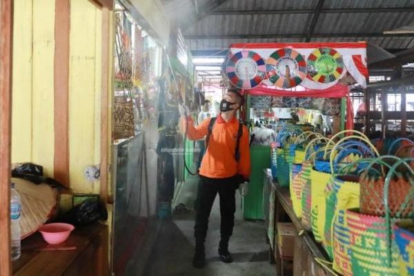 Pasar Induk Tanjung Selor Disemprot Disinfektan