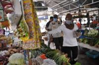 Gerakan 5.000 Masker, Bupati Laura Bagikan Masker ke Pasar Pasar 
