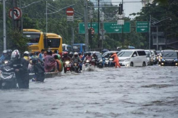 Jakarta Banjir, 154 Warga Mengungsi dan 92 RT Tergenang