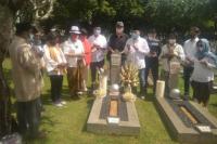 Peringati HUT ke 7, Seknas Jokowi Ziarah ke Makam Mendiang Taufiq Kiemas