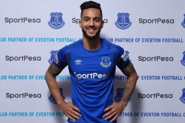 Theo Walcott Dikabarkan akan Dipermanenkan Southampton