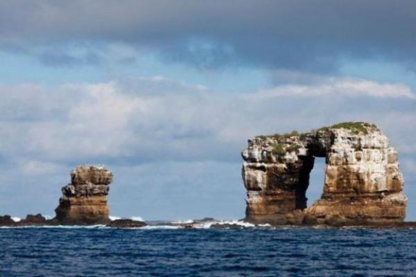 Situs Terkenal Kubah Darwin di Galapagos Runtuh