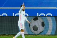 Courtos Optimistis Hazard Tetap Bertahan di Madrid
