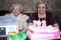 Saudara Kembar Ini Beberkan Rahasia Umur Panjang saat Adakan Ultah ke-100