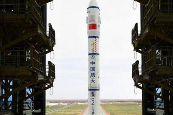 China akan Luncurkan Kru Pertama ke Stasiun Luar Angkasa Baru