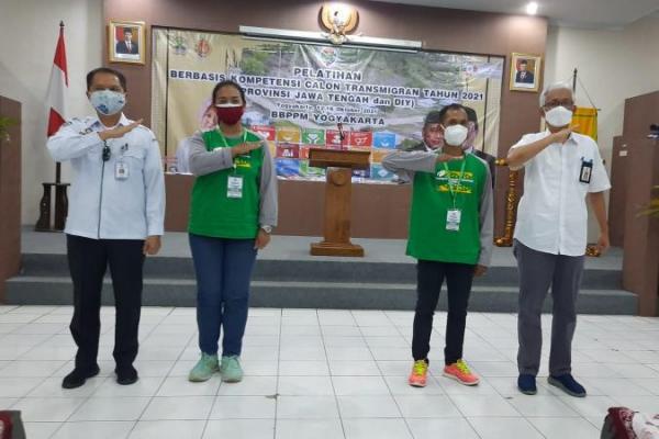 Kemendes Latih Calon Transmigran untuk Food Estate Kapuas