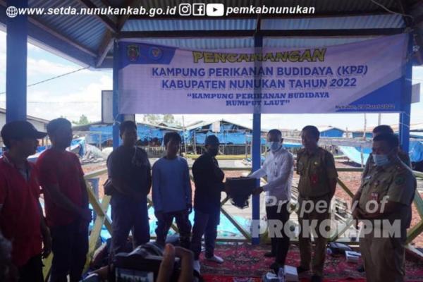 Menerima SK Pencanangan Kampung Budidaya Rumput Laut oleh Kementerian Kelautan Perikanan (Direktorat Jenderal Perikanan Budidaya). Foto: Prokompim