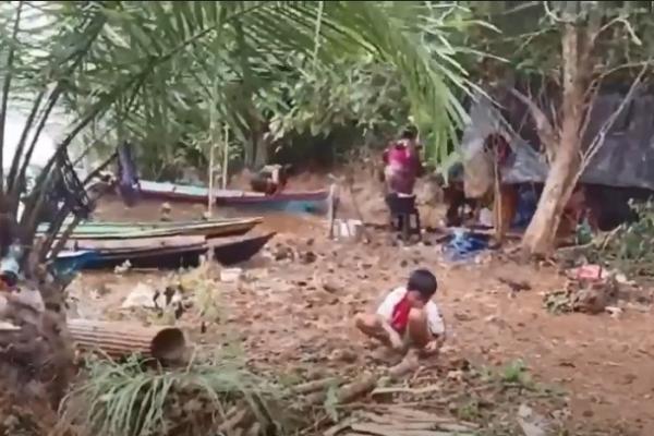 Ketinggian Banjir di Desa Hanjalipan Kotawaringin Timur Capai 2 Meter, 15 KK Mengungsi ke Perbukitan