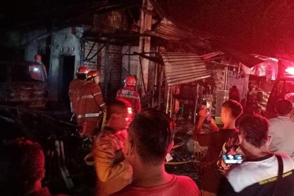 Api Hanguskan Pom Bensin Mini, 2 Kendaran dan 4 Kios di Cikembar Sukabumi
