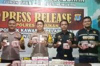 Jajaran Kepolisian Sektor Kawasan Pelabuhan (KSKP), Polres Nunukan gelar press release penggagalan penyelundupan sebanyak 7 kardus kosmetik ilegal ke Sulawesi Selatan (Sulsel), Selasa (28/02), siang. TRIBUNKALTARA.COM/ Febrianus Felis.   